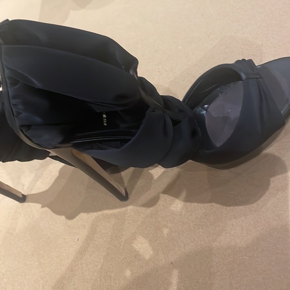 FENDI black heels. Size 40 - Picture 2 of 4